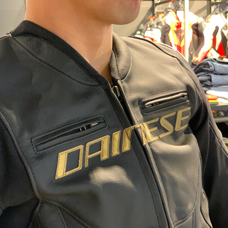 RACING 5 LEATHER JACKET BLACK/GOLDの魅力を徹底解説